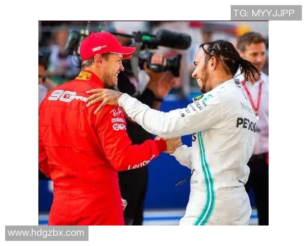 南美足球明星同框瞬间展现激情与荣耀的精彩合影回顾