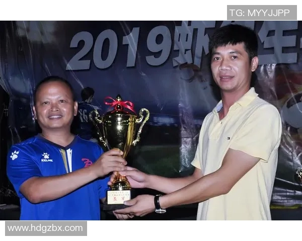 足球明星齐聚一堂全身印团队合影展现团结与激情的瞬间